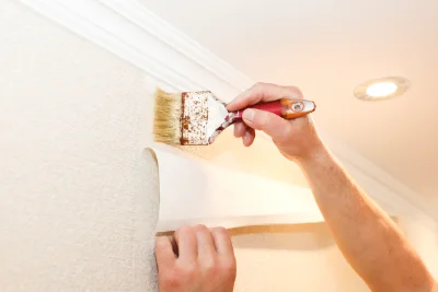 Pose de papier peint à Léaupartie — revêtements muraux et toiles de verre